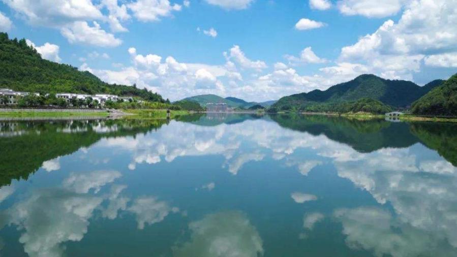 用嚴(yán)格的水資源管理推進河湖生態(tài)環(huán)境復(fù)蘇