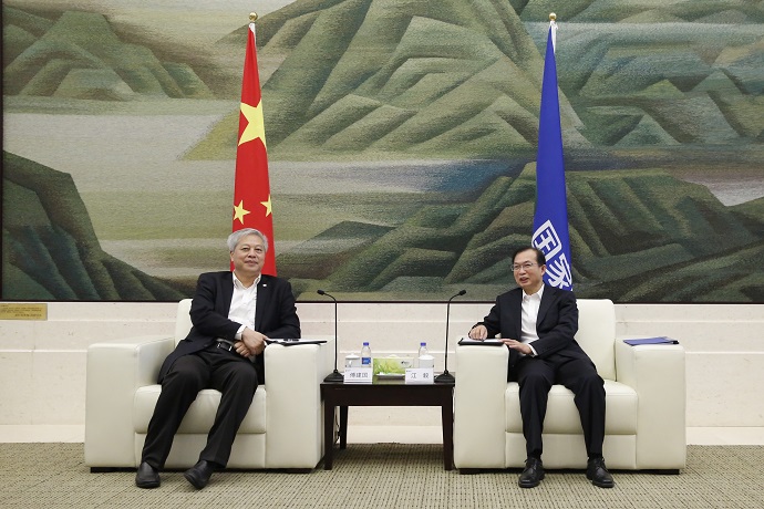 江毅會(huì)見南光集團(tuán)董事長傅建國