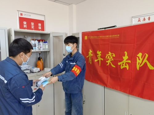 大唐蒙東新能源事業(yè)部太和青年突擊隊(duì)落實(shí)“三加強(qiáng)”奮戰(zhàn)抗疫保電第一線(xiàn)