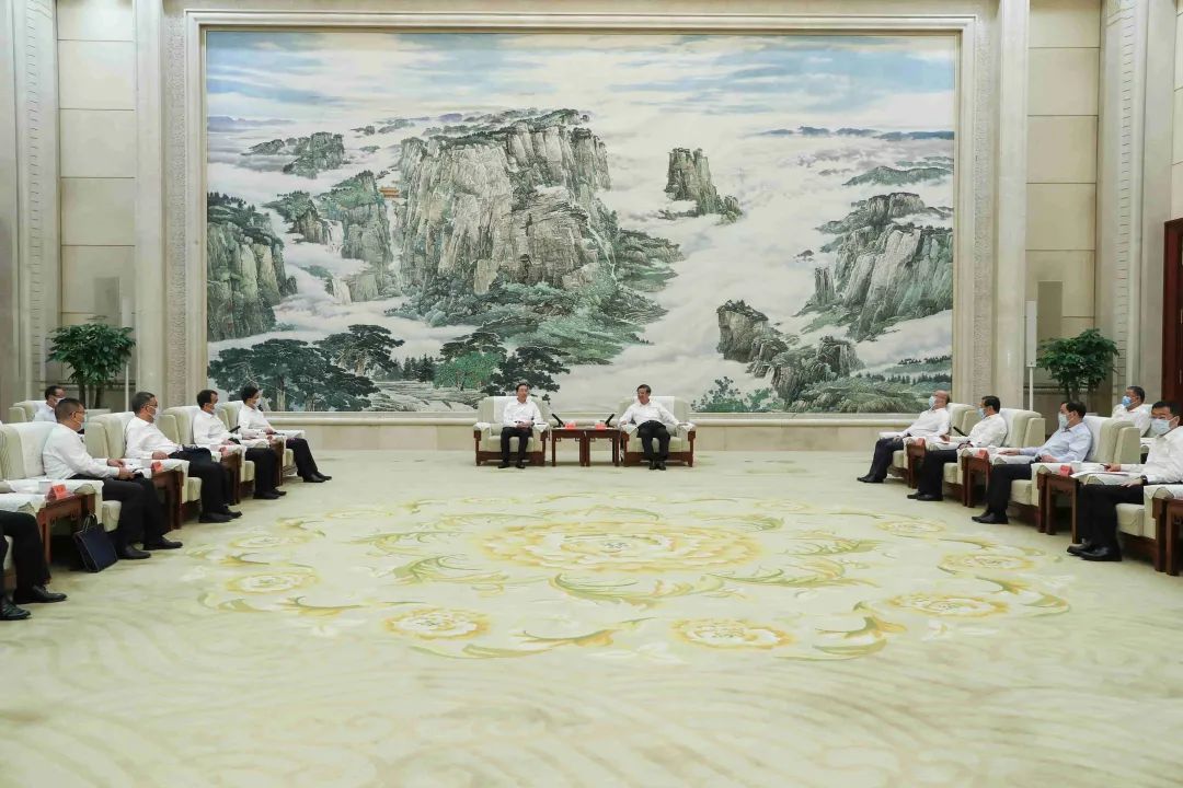 國(guó)家電網(wǎng)董事長(zhǎng)辛保安與河北省委書記倪岳峰、省長(zhǎng)王正譜會(huì)談