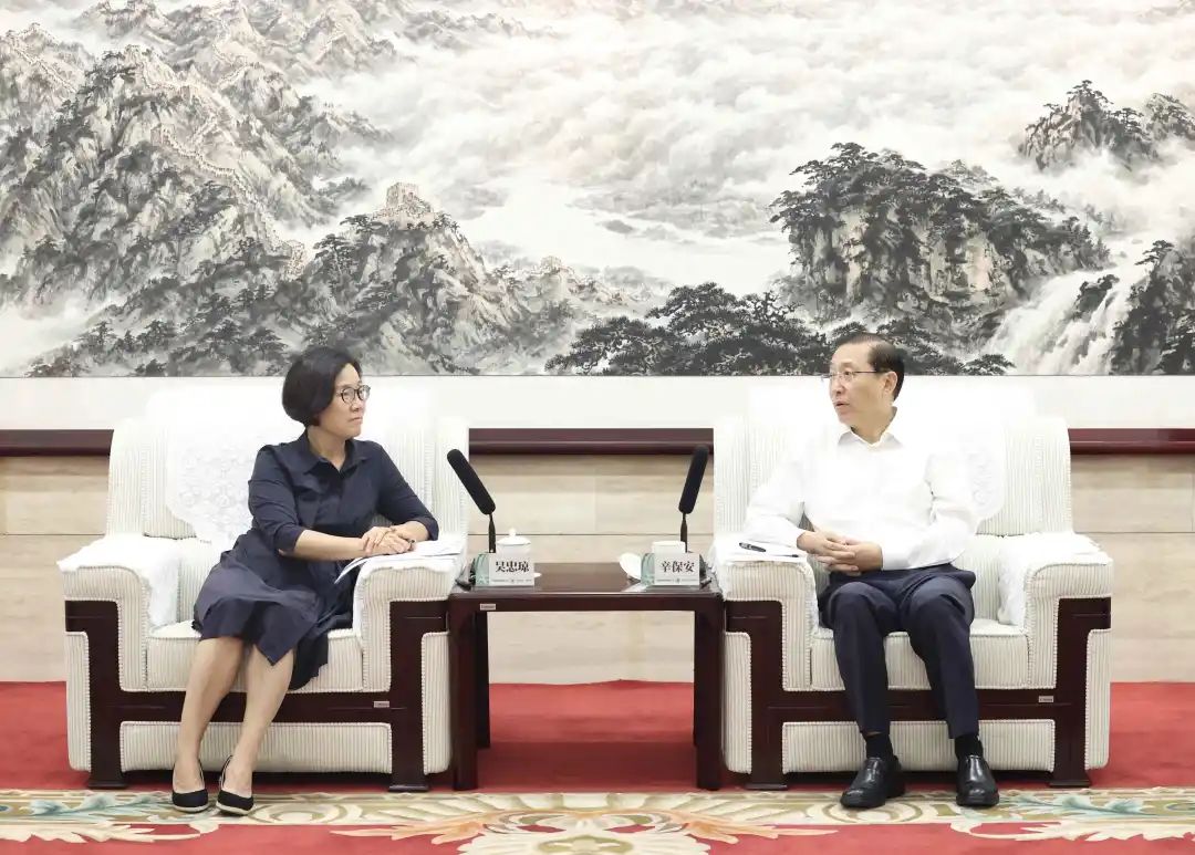 國家電網(wǎng)董事長、黨組書記辛保安與江西省委副書記、贛州市委書記吳忠瓊會談