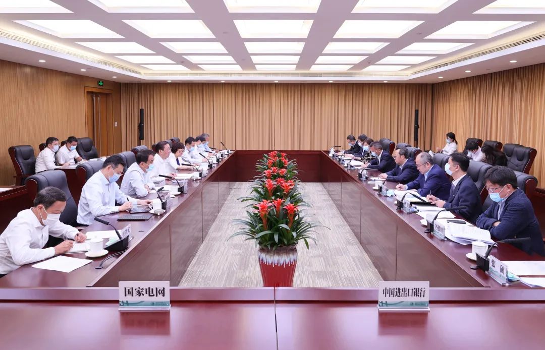 國家電網(wǎng)公司董事長、黨組書記辛保安與進(jìn)出口銀行董事長吳富林會談