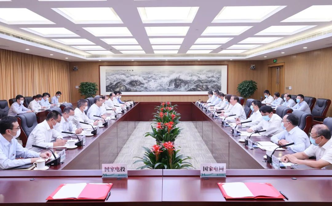 國(guó)家電網(wǎng)董事長(zhǎng)、黨組書記辛保安與國(guó)家電投董事長(zhǎng)錢智民、總經(jīng)理江毅會(huì)談