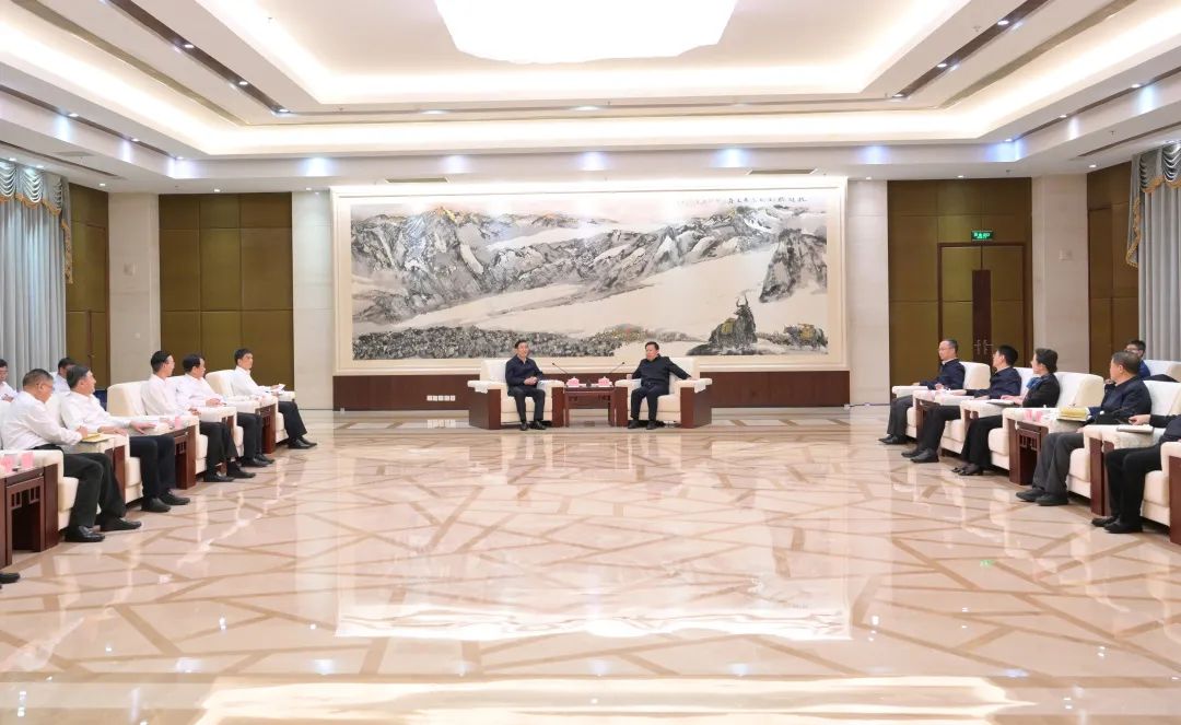 國家電網(wǎng)公司董事長、黨組書辛保安與四川省委書記王曉暉會(huì)談