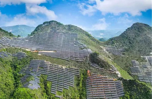 全國首例！吉電股份“大容量、高坡度”集中式山地光伏項(xiàng)目并網(wǎng)