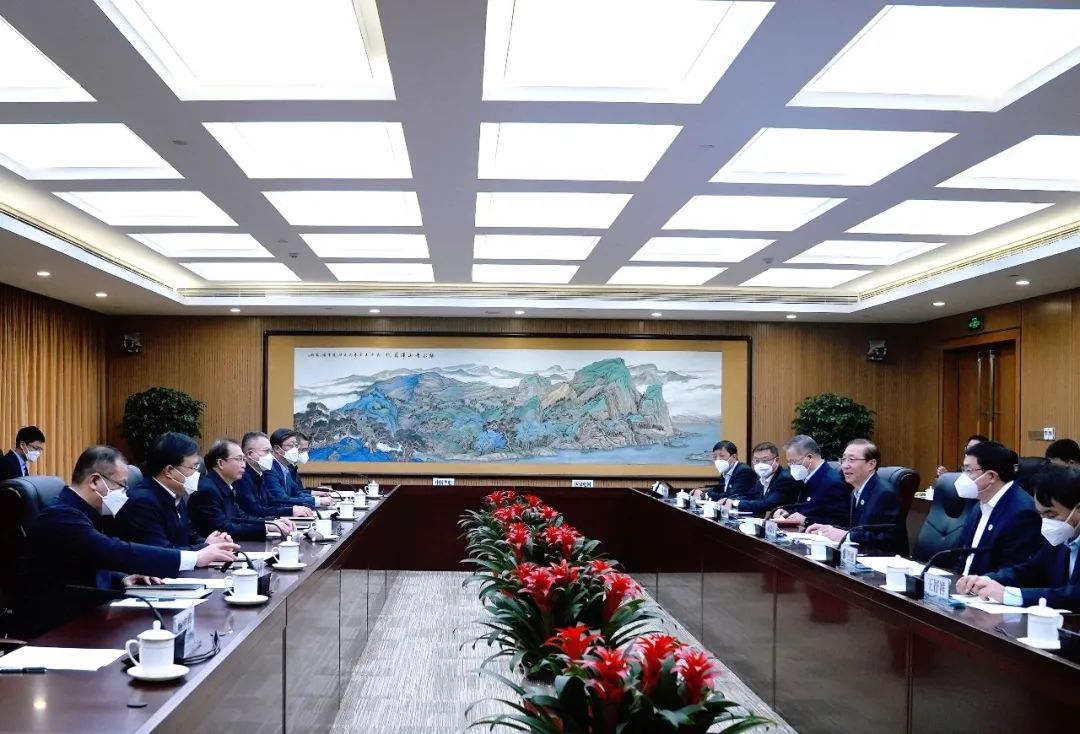 華電集團董事長江毅、總經(jīng)理葉向東與國家電網(wǎng)董事長辛保安、總經(jīng)理張智剛舉行會談