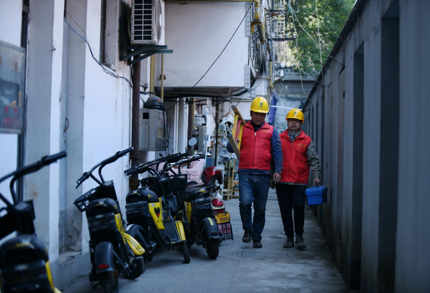 國網(wǎng)余姚市供電公司：“點(diǎn)亮黑樓道2.0”，借“光”照亮居民歸家路