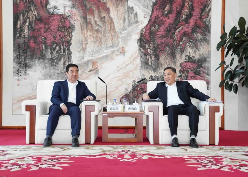 中國能建黨委書記、董事長宋海良與中國電氣裝備黨委書記、董事長白忠泉會談