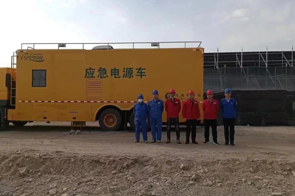 烏海市千里山供電公司：保電路上，我們一直在