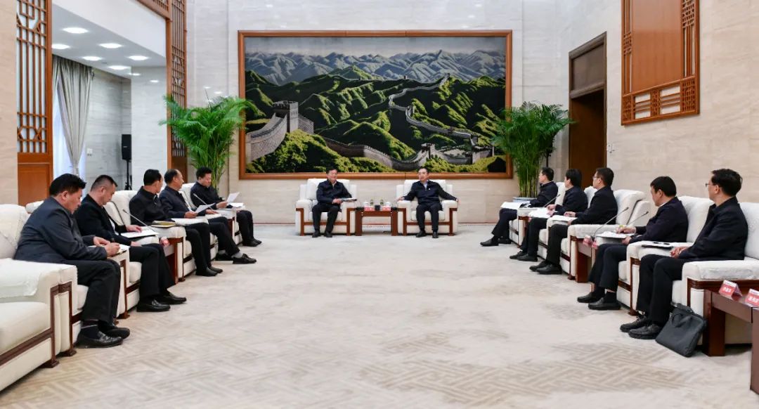 大唐集團(tuán)黨組書記、董事長(zhǎng)鄒磊與青海省海南州委書記呂剛、州長(zhǎng)尕瑪朋措會(huì)談