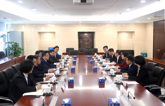中國電建黨委常委、副總經(jīng)理王小軍與中國華電集團黨組成員、副總經(jīng)理李旭紅會談