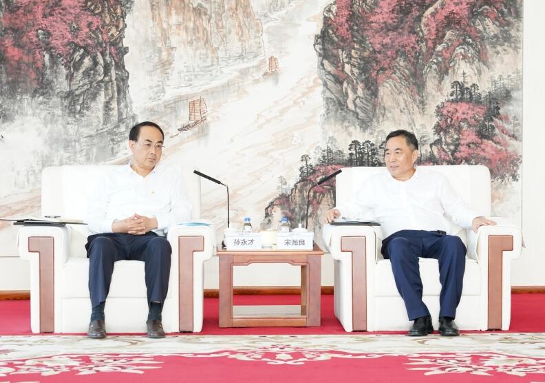 中國能建黨委書記、董事長宋海良與中國中車黨委書記、董事長孫永才會談