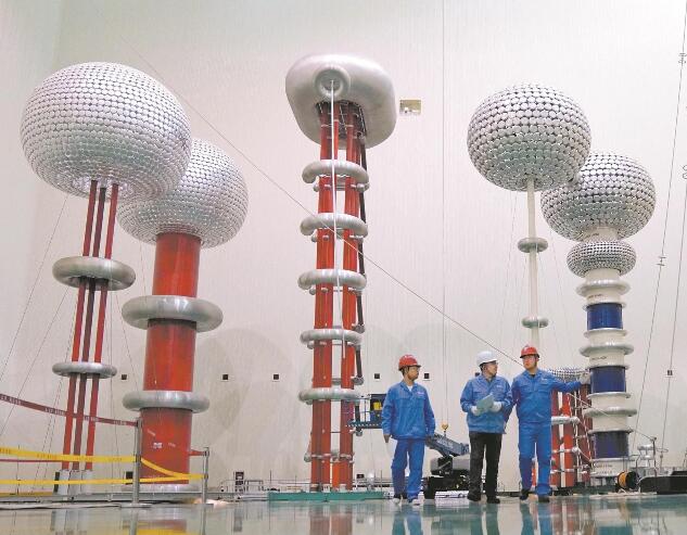 國網(wǎng)青海電力應(yīng)用高海拔高電壓實(shí)驗室助力新型電力系統(tǒng)建設(shè)