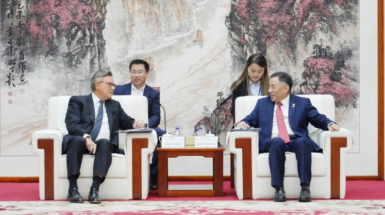 中國能建黨委書記、董事長宋海良與渣打集團主席韋浩思會談