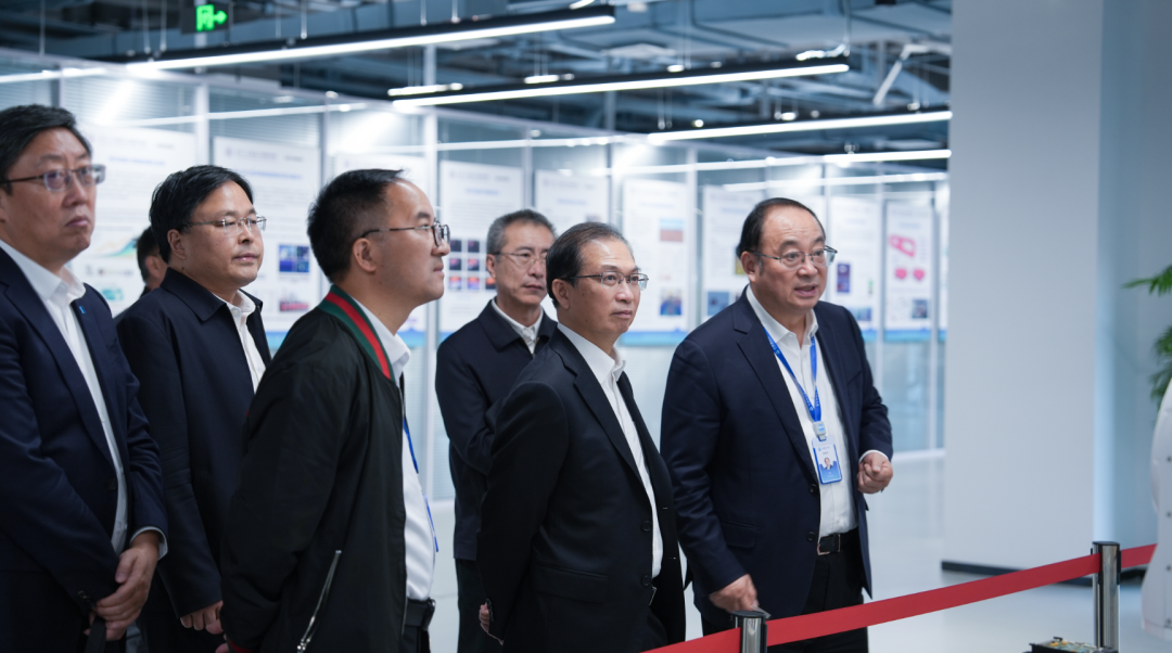 江毅與中國工程院院士、清華大學(xué)海洋工程研究院院長、海工院院長張建民交流座談