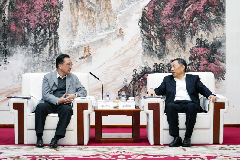 中國(guó)能建黨委書記、董事長(zhǎng)宋海良與華夏銀行黨委書記、董事長(zhǎng)李民吉會(huì)談
