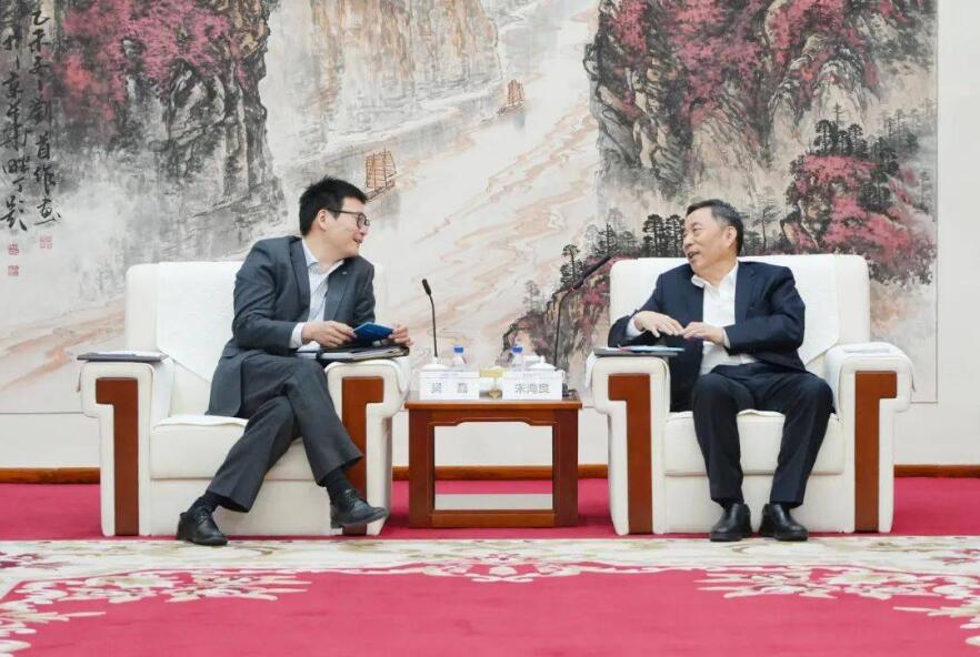 中國能建黨委書記、董事長宋海良與上海電氣集團黨委書記、董事長吳磊會談