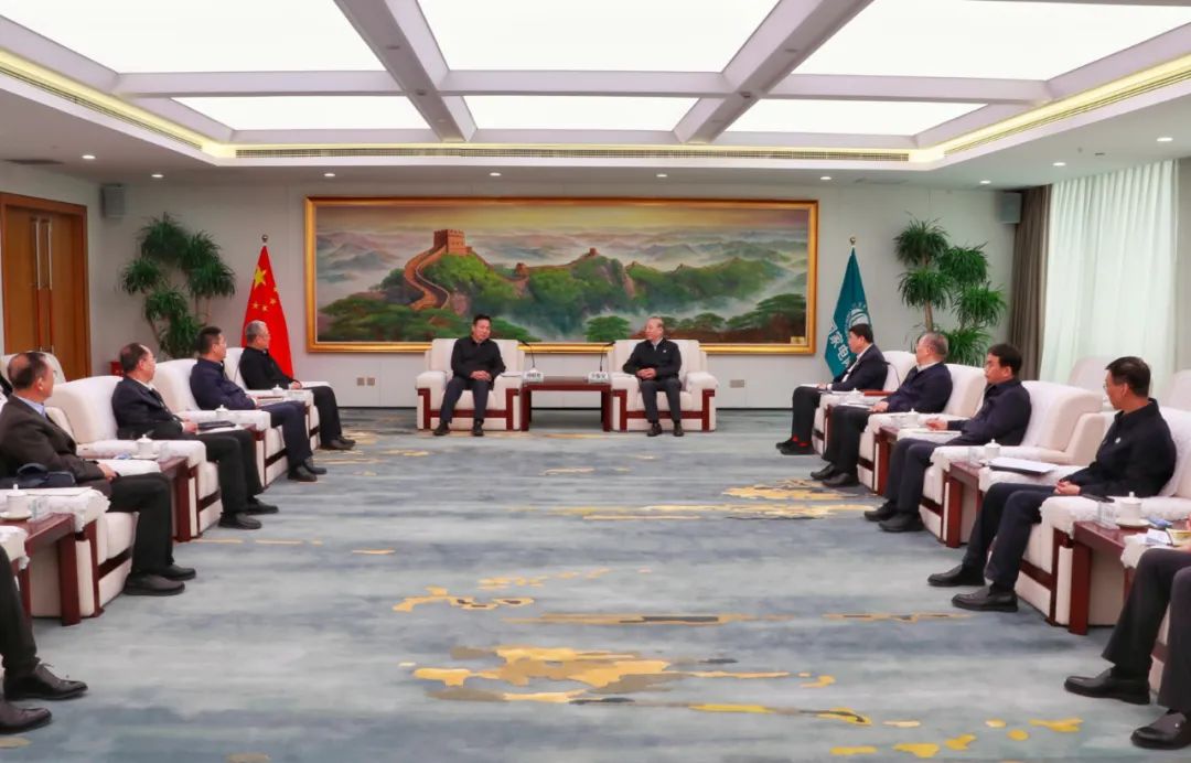 劉明勝、栗寶卿與國(guó)家電網(wǎng)董事長(zhǎng)辛保安、總經(jīng)理張智剛會(huì)談