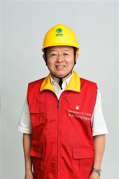 全國人大代表、國網(wǎng)浙江慈溪市供電公司客服中心社區(qū)經(jīng)理錢海軍——讓訴訟服務(wù)之光照亮千家萬戶