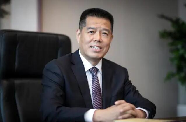 加快推動(dòng)傳統(tǒng)煤炭企業(yè)向新能源企業(yè)轉(zhuǎn)型發(fā)展——訪全國(guó)人大代表，山東能源集團(tuán)黨委書(shū)記、董事長(zhǎng) 李偉
