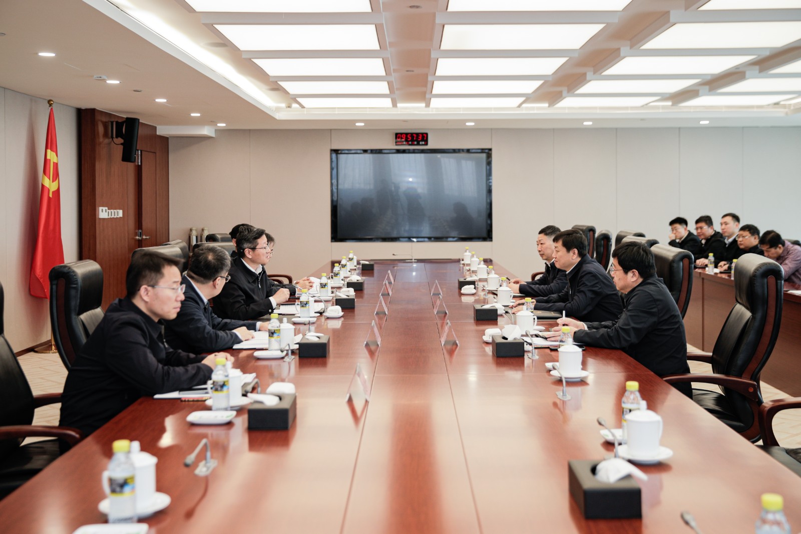 國家能源集團(tuán)總經(jīng)理、黨組副書記余兵會(huì)見衡水市委副書記、市長董曉航