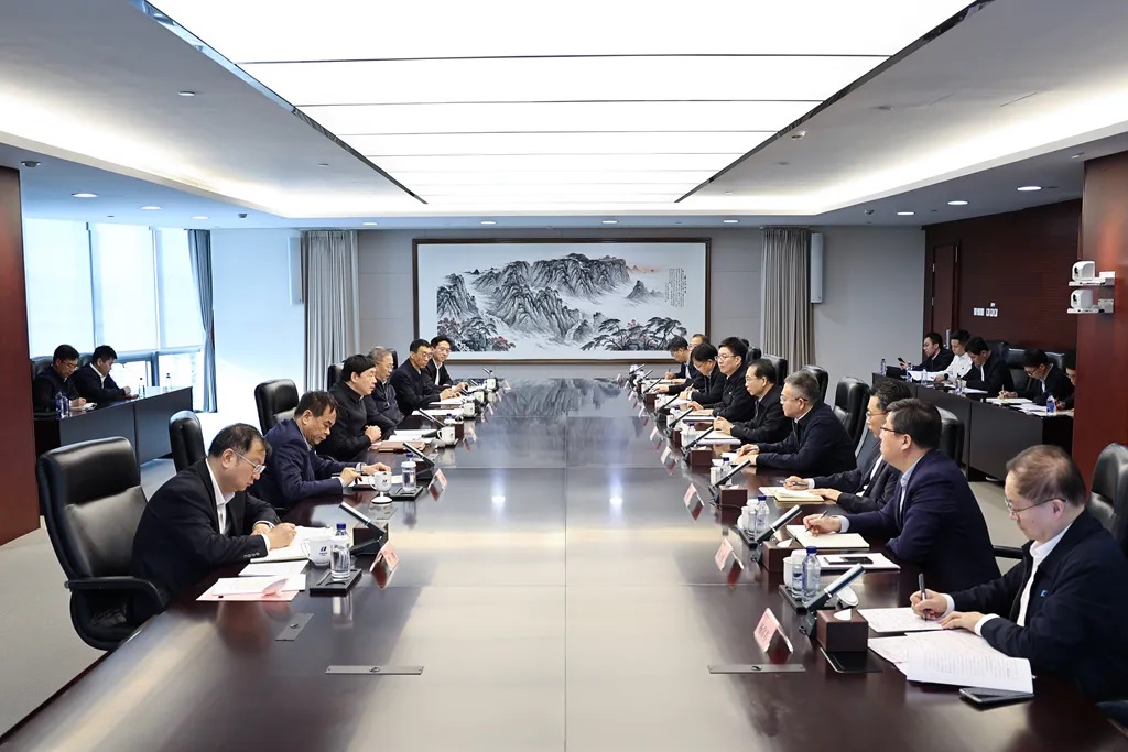華電集團董事長江毅、總經(jīng)理葉向東與國家電網(wǎng)董事長、黨組書記張智剛會談