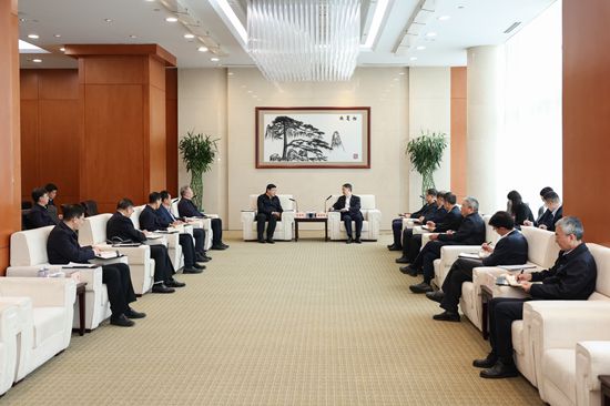 華能集團董事長溫樞剛、總經(jīng)理鄧建玲會見國家電網(wǎng)董事長張智剛