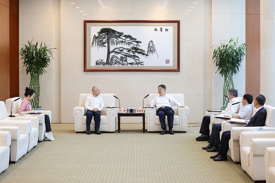 華能集團(tuán)黨組書(shū)記、董事長(zhǎng)溫樞剛會(huì)見(jiàn)?？谑惺虚L(zhǎng)丁暉