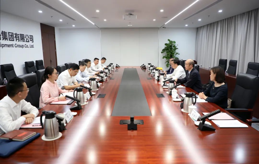 中國電氣裝備黨委副書記、總經(jīng)理周群會(huì)見上海