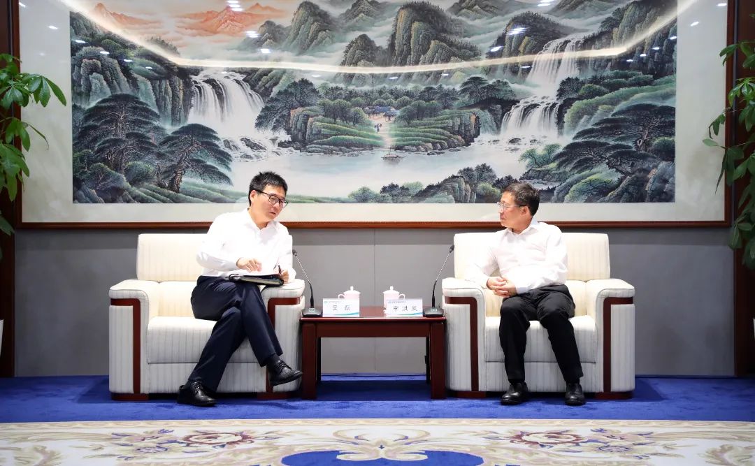 中國(guó)電氣裝備黨委書記、董事長(zhǎng)李洪鳳會(huì)見上海
