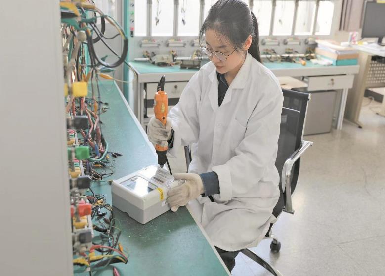 謝超：十年如一日，專和電能表“較真”