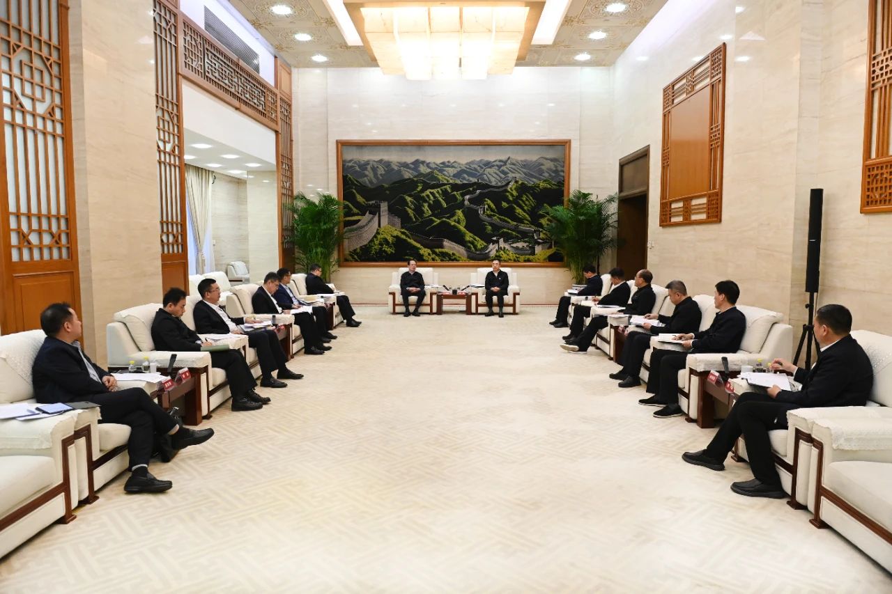 大唐集團黨組書記、董事長鄒磊與中國電建黨委書記、董事長丁焰章會談