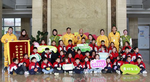 江蘇南熱發(fā)電責(zé)任有限公司與大廠金鵬幼兒園共同組織“低碳環(huán)保、攜手童行”開放日活動