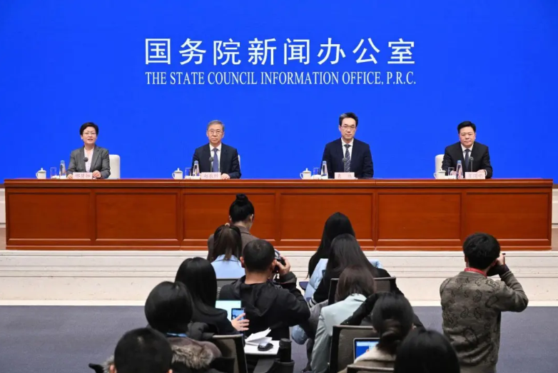 國(guó)家發(fā)改委：“沙戈荒”新能源基地加快建設(shè)，截至11月底，西北五省風(fēng)光裝機(jī)達(dá)到280GW左右