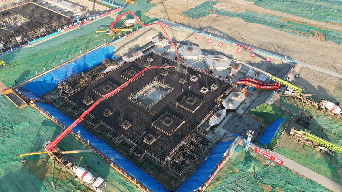 中能建建筑集團洛河百萬項目7號鍋爐、煙囪基礎(chǔ)混凝土澆筑完成