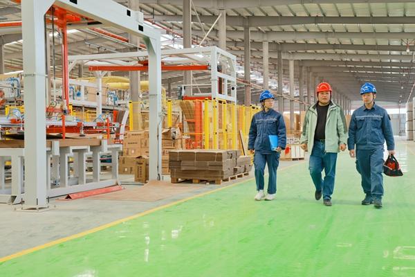 廣西浦北供電局主動上門貼心服務(wù) 保障企業(yè)復(fù)