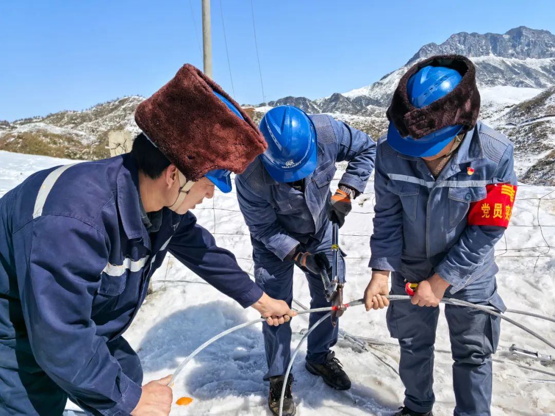 云南昭通永善供電局“迎寒而上” 全力守護萬